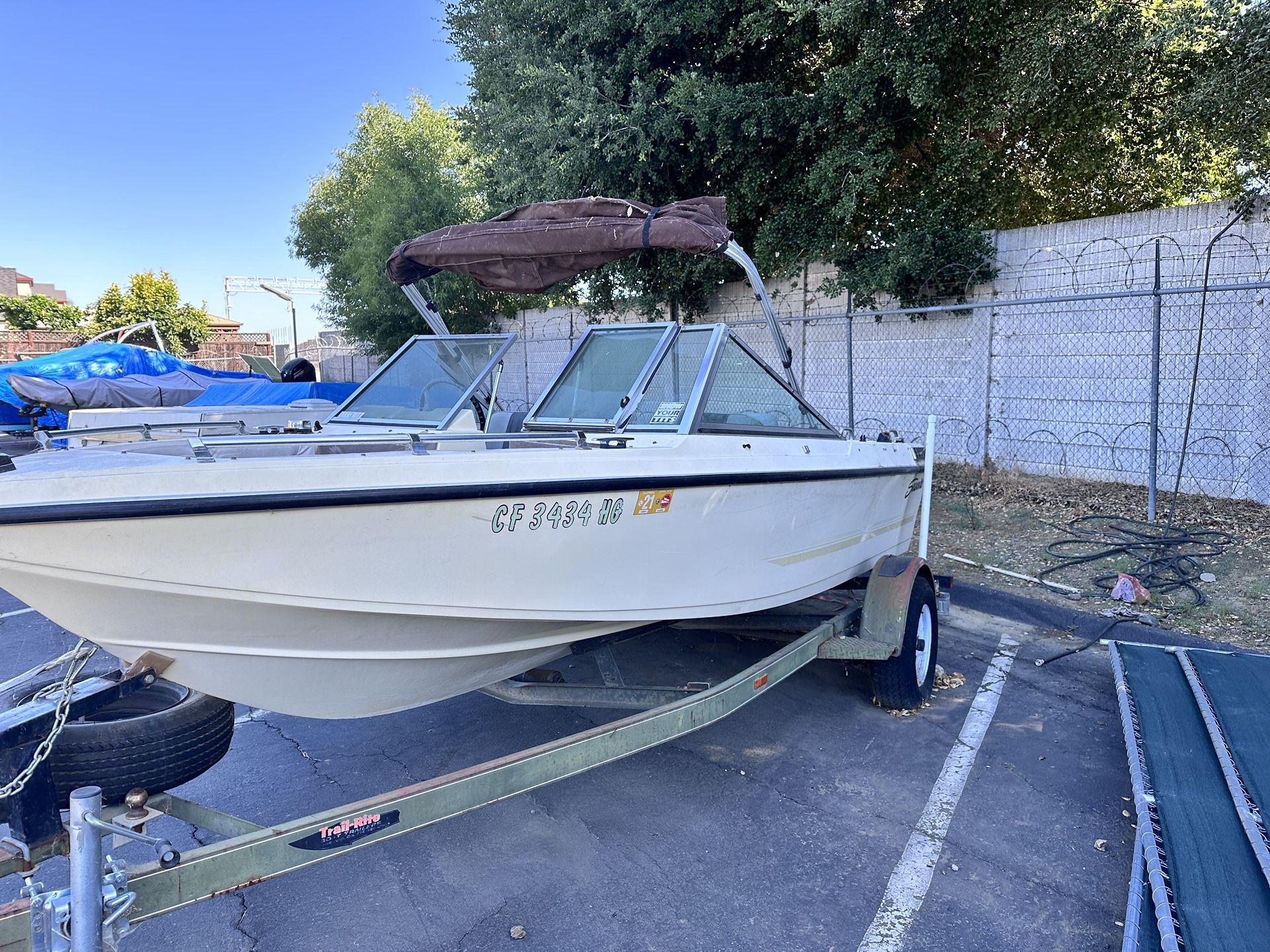 1983 Seaswirl Boat 17ft With Trailer Bimini Top for Sale in Oakley, CA