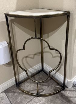 Corner Table