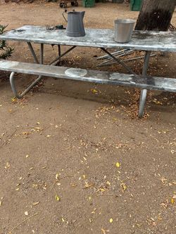 Picnic table