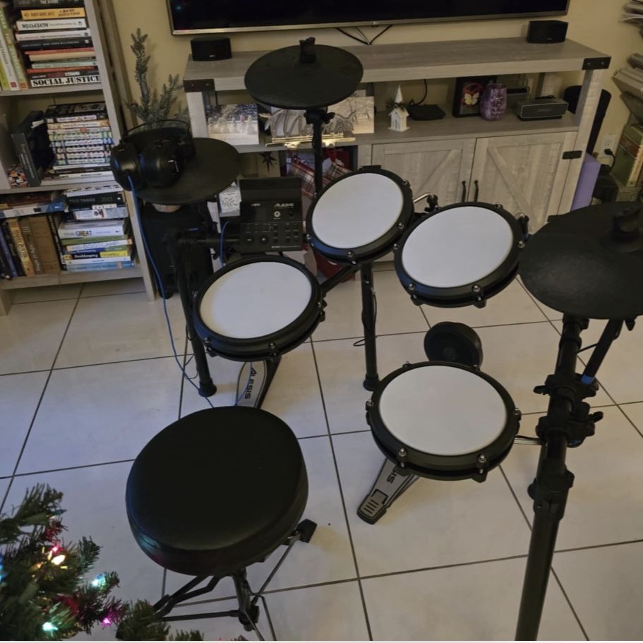 Electronic Drum Set with Mesh Heads