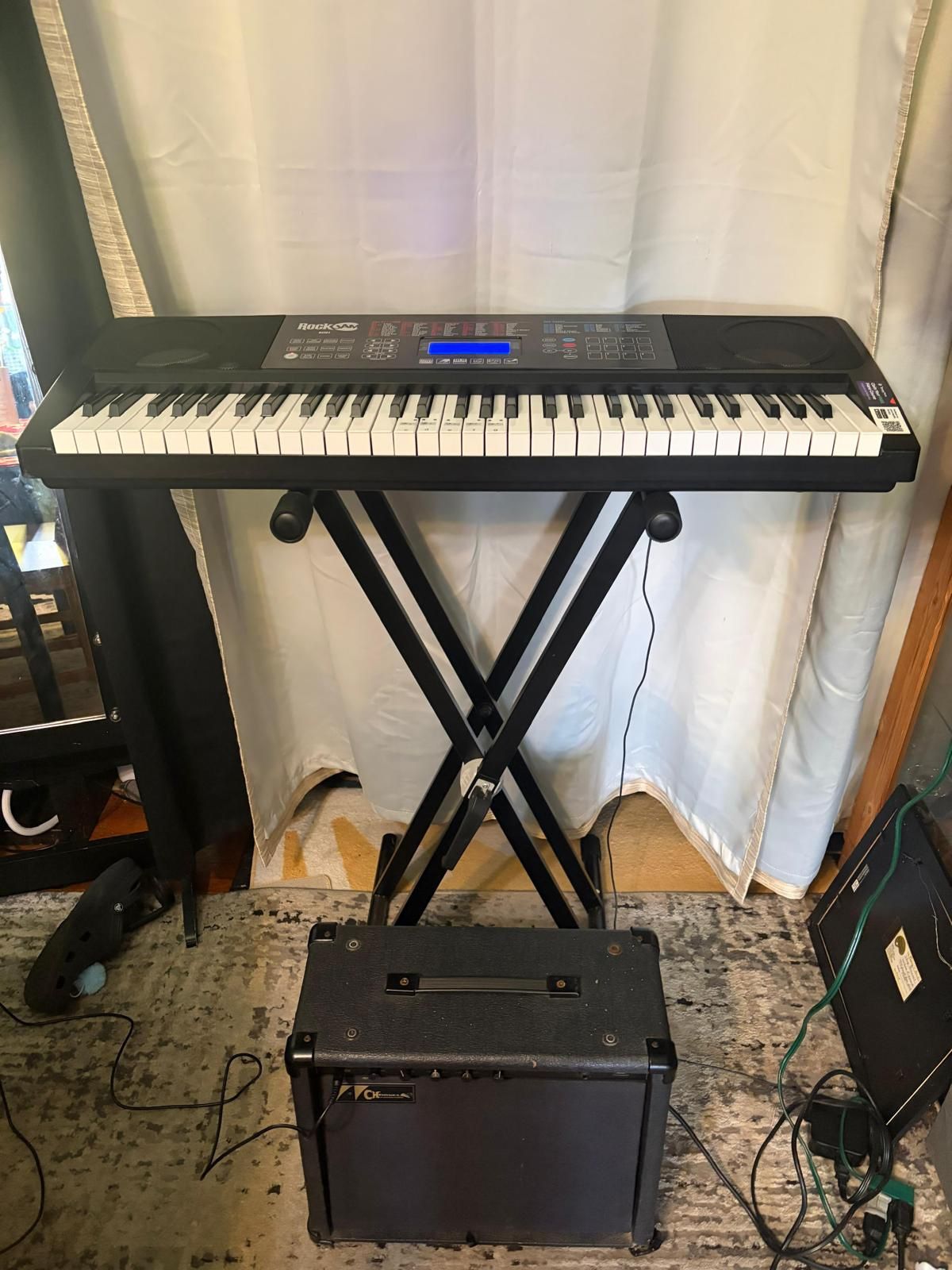 RockJam RJ761 61-Key Keyboard Super Kit. + amplifier no discount  This keyboard kit is designed for beginners, students, and hobbyists. It includes a 