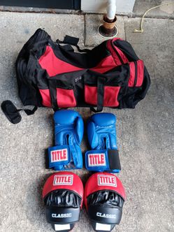 TITLE BOXING GLOVES AND LARGE GYM BAG