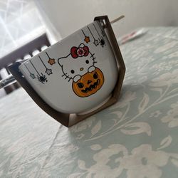 hello-kitty Halloween bowls with chopsticks 