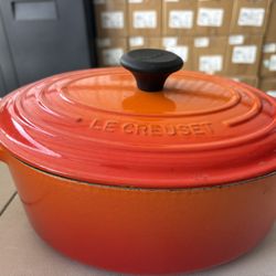 Le Creuset Signature Oval Dutch Oven 