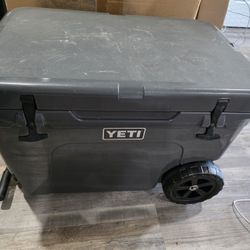 Yeti Tundra Cooler In Charcoal