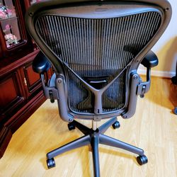 Herman Miller Posturefit Back Support Size B Chair Fully Loaded With Adjustable Arm 