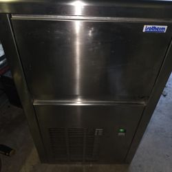 Isotherm Clear Ice Maker