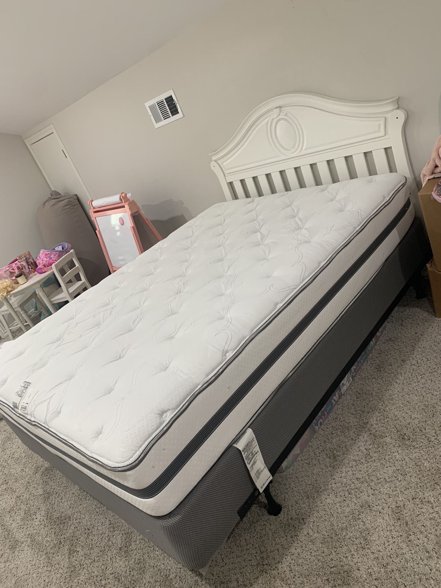 Brand NEW Queen BeautyRest Ashaway Plush Mattress, Box Springs, and Frame!!