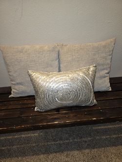 ( 3 ) Light Grey Pillows