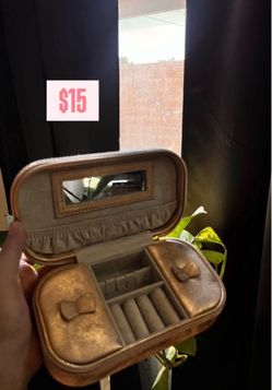 Jewelry box