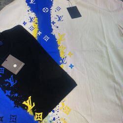 White Or Black T Shirt.       S,m,l,xl