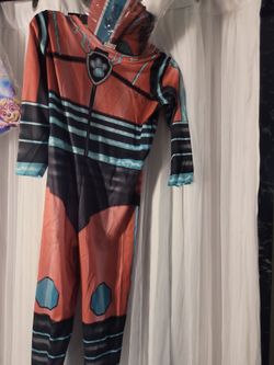 Costume
