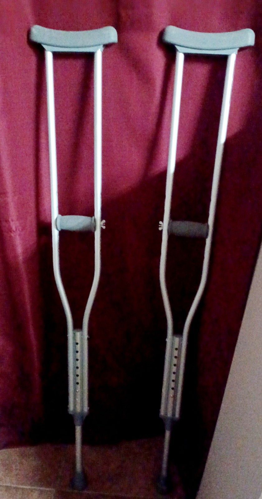 ADULT CRUTCHERS ADJUSTABLE