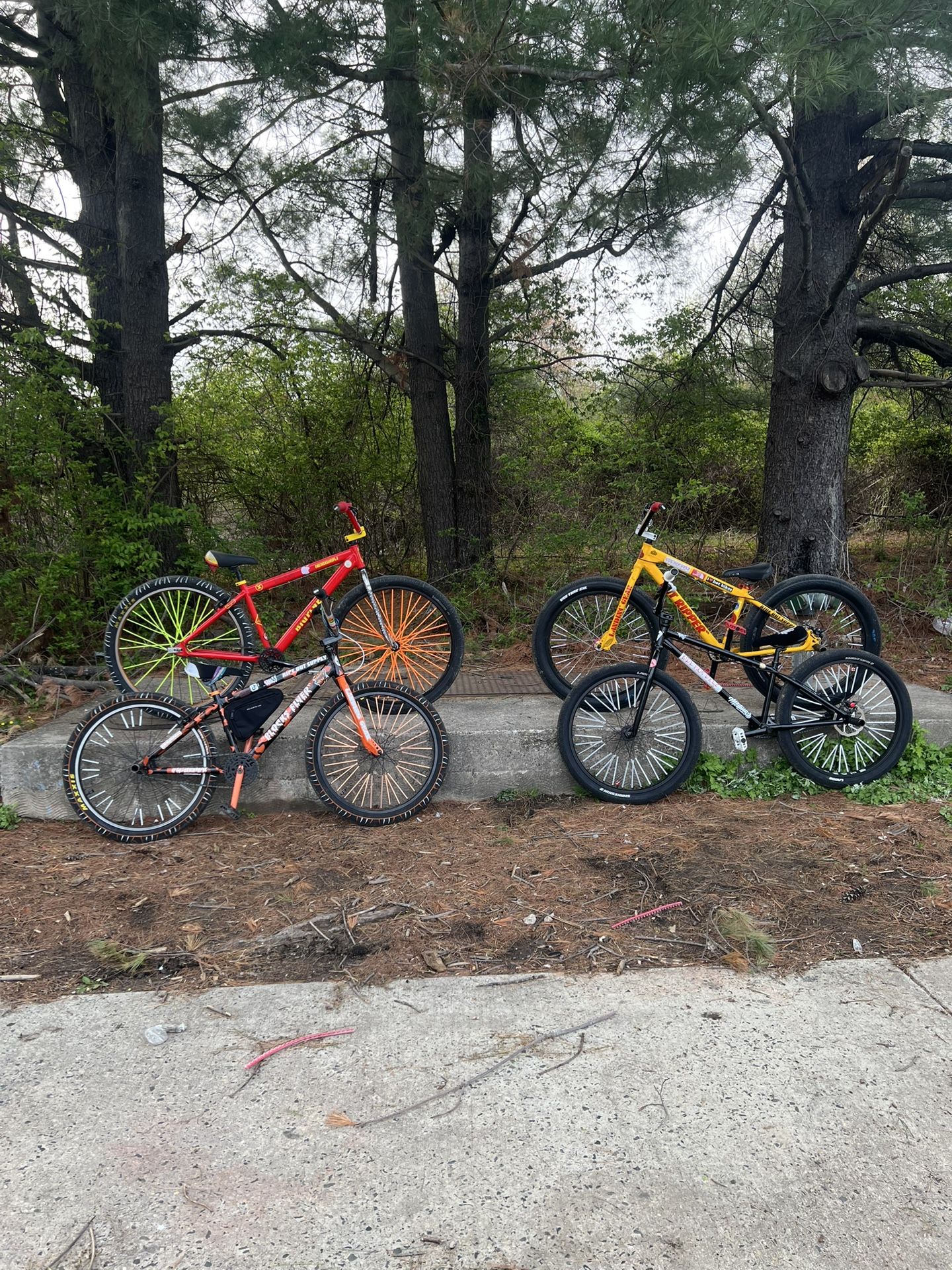 RED AND YELLOW BIG FLYER 29in-PRICE IS NEGOTIABLE