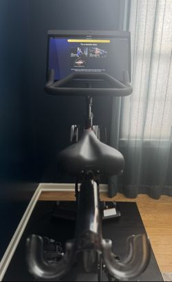 2021 Peloton Bike Plus in Excellent Condition with Low Usage - Mishawaka, IN