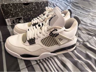 Jordan 4 Retro (8.5)