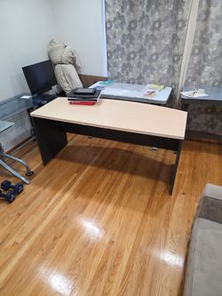 Free desk - Large Wood Desk