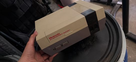 Nintendo NES Console with 2 Controllers