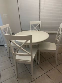 5 piece dining set East West