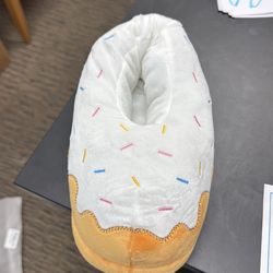 SNUGLN - Donut Plush Slipper - Novelty Plush Food Slippers with Cushioned Foot Bed Men Women &