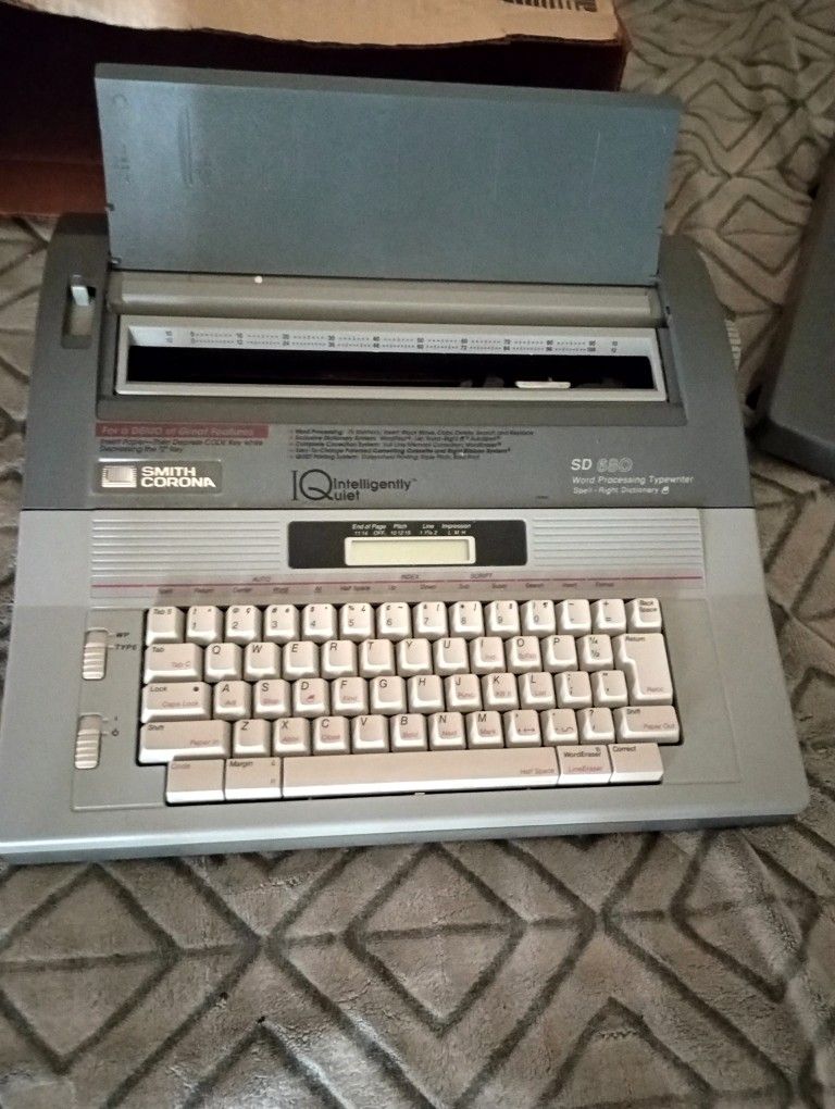 Smith Corona SD 680 Electronic Typewriter.