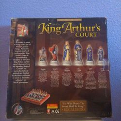 HIGH QUALITY CHESS SET, KING ARTHUR COURT, DELUXE COLLECTORS EDITION HANDPAINTED. IN EXCELLENT CONDITION. 