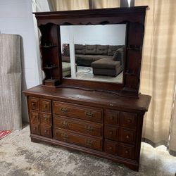 Dresser Free Delivery Wooden Drawers & Mirror