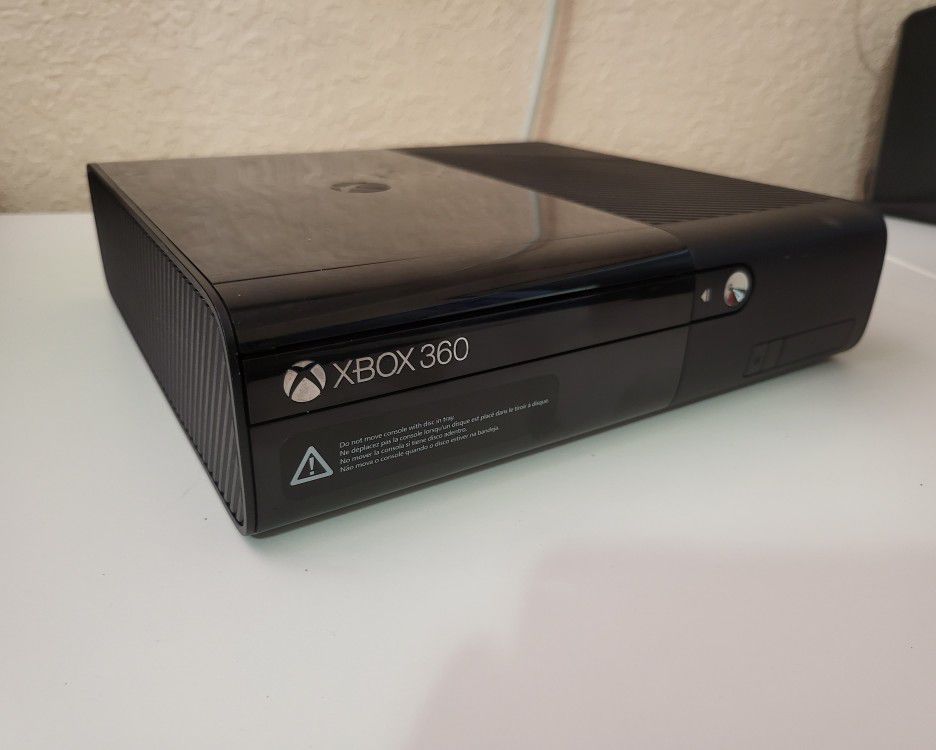 Xbox 360 E 4GB BLACK