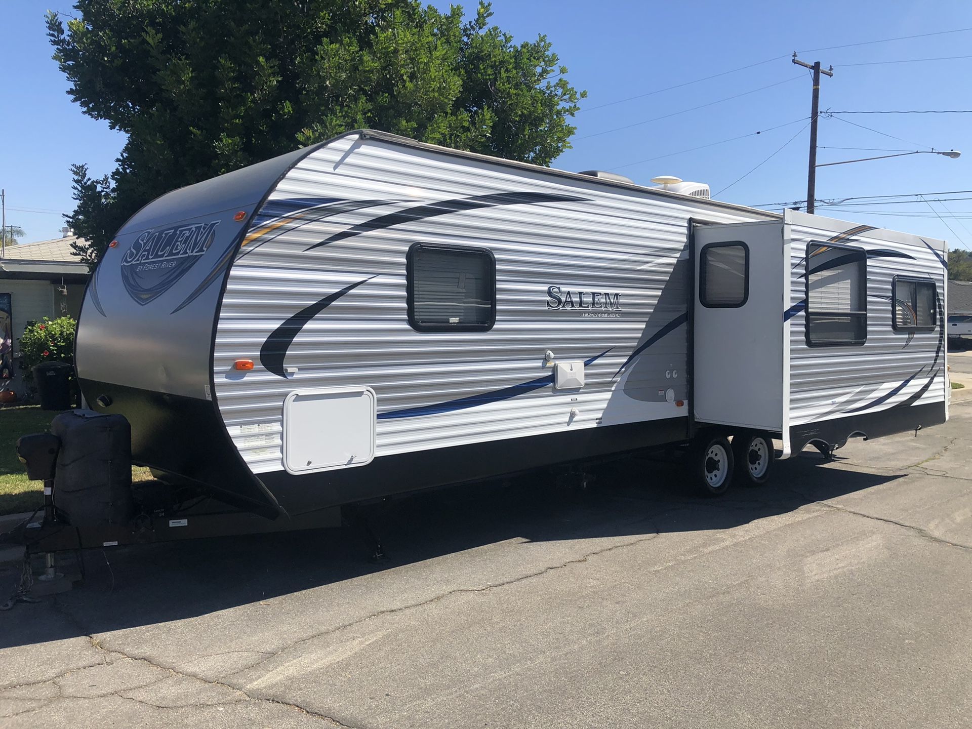 27’ Salem travel trailer