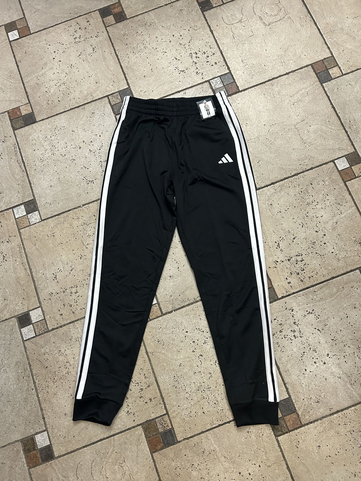 NWT Adidas boys jogger size XL 18/20