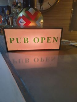 Pub open/close sign