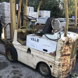 Yale Forklift - 3 Stage 