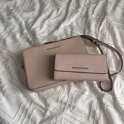 VERY CLEAN Michael Kors Bag and Wallet
