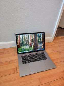 Macbook pro 15 in i7 16gb ram 256gb ssd, Adobe, ms office, charger 100% bat health or best offers