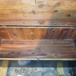 Detailed Box Hand Crafted Vantage 