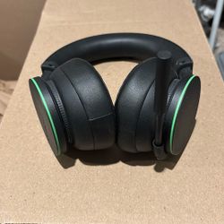 Xbox Wireless Headset - Barely Used!
