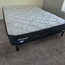 Queen size mattress with Adjustable Bed Frame 