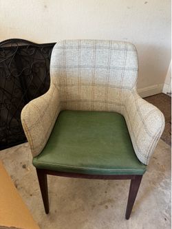 2 matching chairs