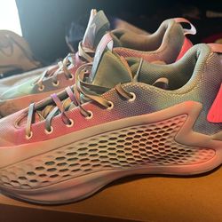anthony edward’s basketball shoes men’s size 9