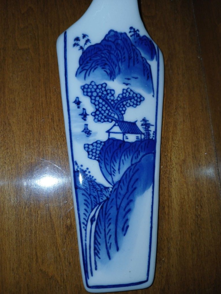 Blue & White Chinese Pie Server
