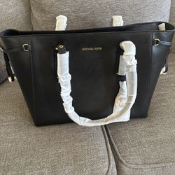Michael Kors Voyager medium leather tote Bag