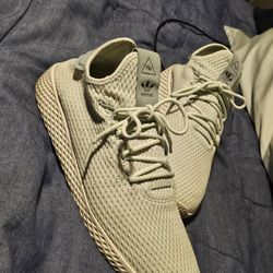 **LIGHTLY USED** ADIDAS PHARRELL WILLIAMS HU