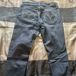 Like NEW/very good condition LEVI’s 535 legging SIZE 9 SHORT