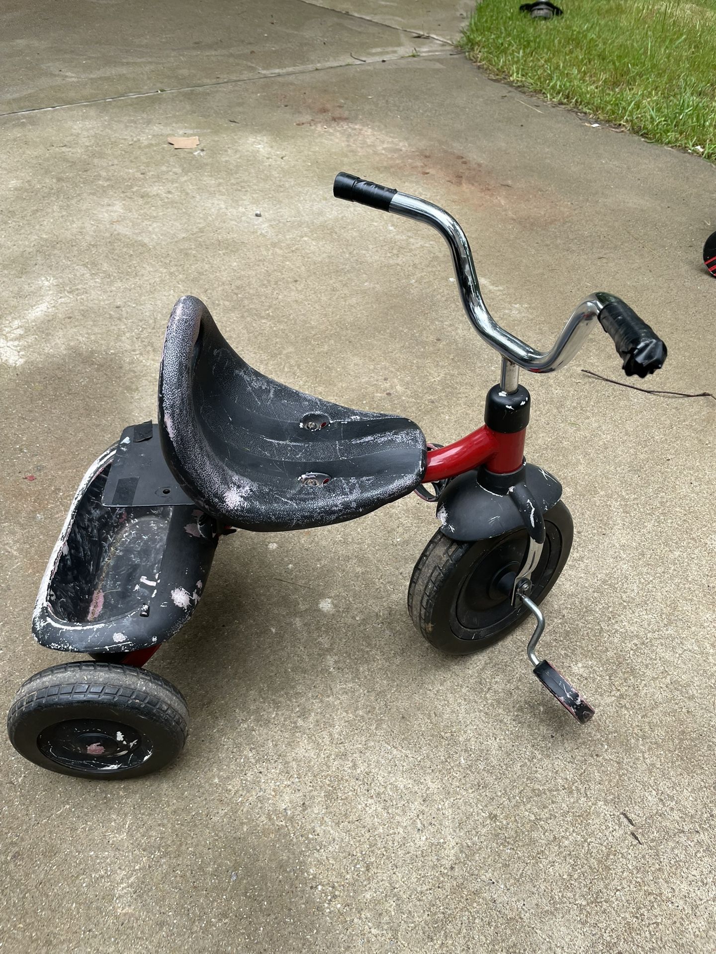 Old-fashioned heavy duty tricycle