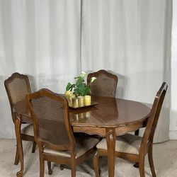 BROYHILL Extendable Dining Table With 4 Cane Back Chairs
