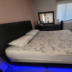 Queen bedroom Set Including Mattress And Box￼