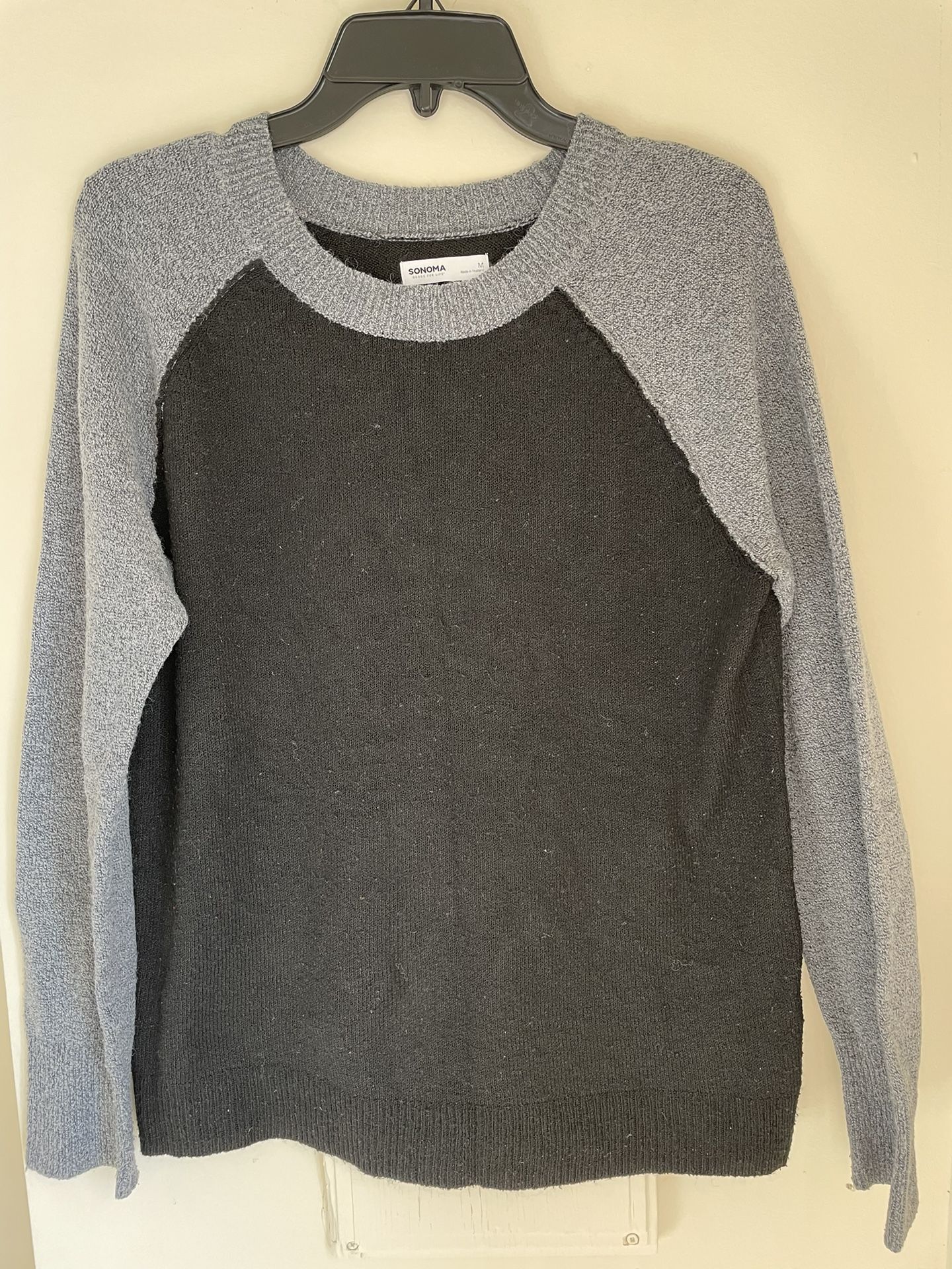 4 Women’s Size M Light Weight Sweaters