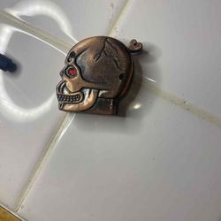Skull Lighter