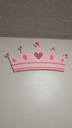 Crown wall decor