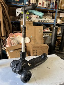 Black Jetson Saturn 3 Wheel Kick Scooter